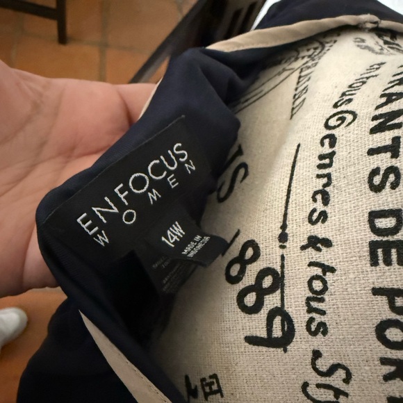 Elegant Navy and Beige Dress - Picture 4 of 4